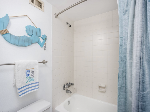 Beautiful Two Bedroom Vacation Rental Condo in Siesta Key